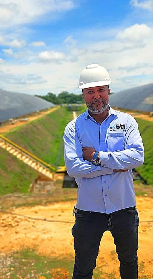 Andrés Felipe Cruz Rave, CEO y fundador de STI, en una planta de biogás
