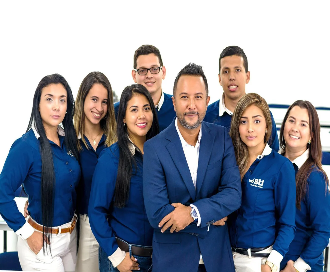 Equipo de STI junto a su CEO Andrés Felipe Cruz Rave